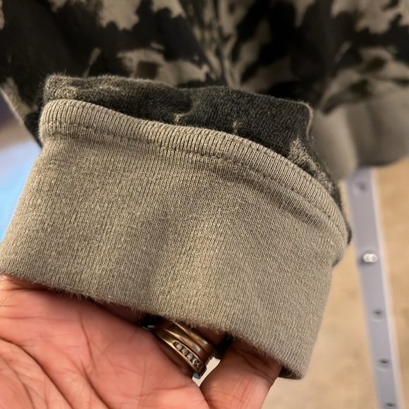 Time and Tru Women's Print Sweatshirt - Green & Black- Size XL (16-18) - Picture 4 of 4